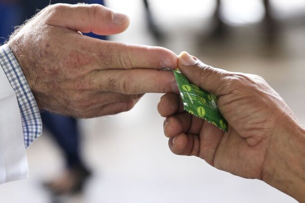 Saúde distribui preservativos e informações sobre IST/Aids no Rio