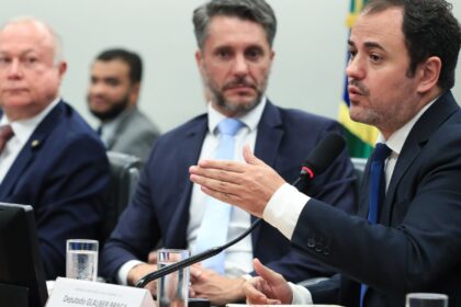 CCJ da Câmara nega recurso contra cassação do mandato de Glauber Braga