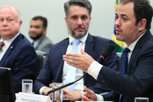 CCJ da Câmara nega recurso contra cassação do mandato de Glauber Braga