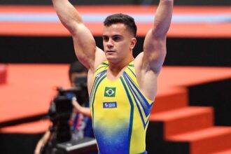 Caio Souza vai à final das barras paralelas em etapa da Copa do Mundo