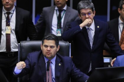 Câmara tenta votar Lei do Mar e Senado recebe Galípolo e Lewandowski