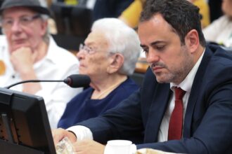 Conselho de Ética aprova cassação do mandato de Glauber Braga