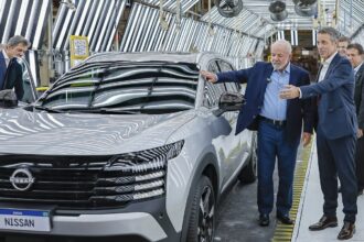 Em fábrica de carro, Lula destaca aumento de investimentos industriais