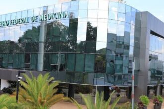 Entidades criticam CFM após veto a terapias para jovens trans