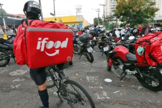 Entregadores mantêm paralisação por melhores condições de trabalho
