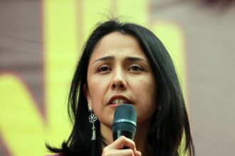 Esposa de ex-presidente do Peru pede asilo ao Brasil após condenação