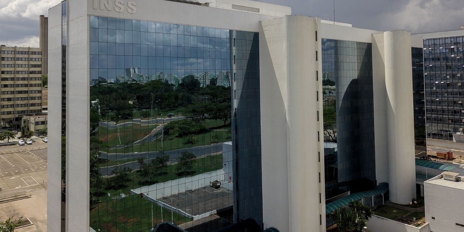 Governo antecipa 13º de aposentados do INSS para abril e maio