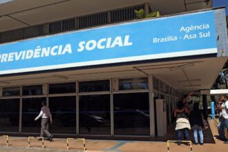 Governo retoma bônus de produtividade para reduzir filas do INSS