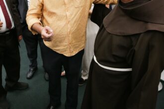 Greve de fome: Braga acampa na Câmara após Conselho votar cassação