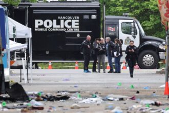 Homem joga carro contra dezenas de pessoas no Canadá; 11 morreram