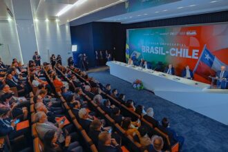Lula e Boric querem ampliar relações comerciais entre Brasil e Chile
