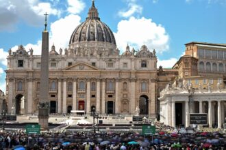 Lula e comitiva desembarcam em Roma para funeral do papa Francisco