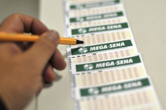 Mega-Sena acumula e vai sortear prêmio de R$ 31 milhões