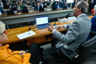 PEC do fim da reeleição para chefes do Executivo avança no Senado