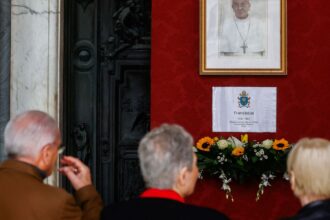 Papa pediu velório simples em testamento assinado em 2022