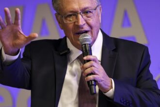 Alckmin passa por exames após sentir enjoo e dores abdominais