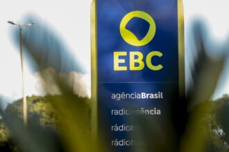 Aniversário da Agência Brasil é lembrado no plenário da Câmara