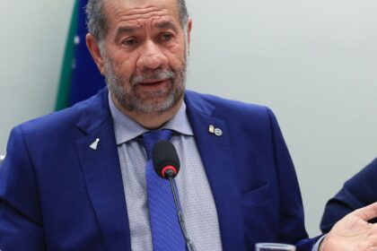 Após fraude no INSS, Lupi pede demissão do Ministério da Previdência