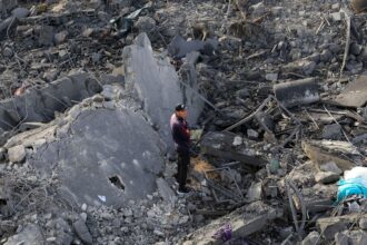 Ataques israelenses matam dezenas em Gaza enquanto Trump visita região