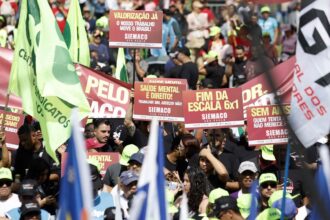 Ato em SP une centrais sindicais e governo pelo fim da escala 6x1