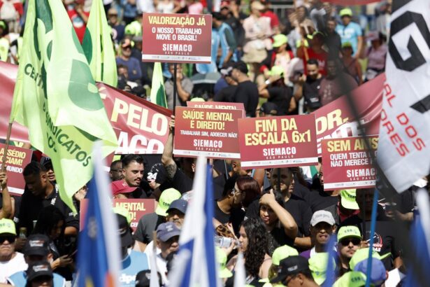 Ato em SP une centrais sindicais e governo pelo fim da escala 6x1