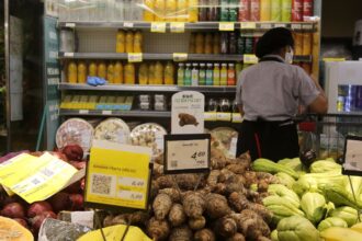 Contratos de trabalho por hora em supermercados aumentam precarização