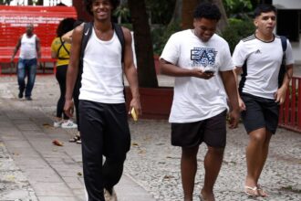 Enem 2025: prazo para pedir isenção da taxa acaba nesta sexta