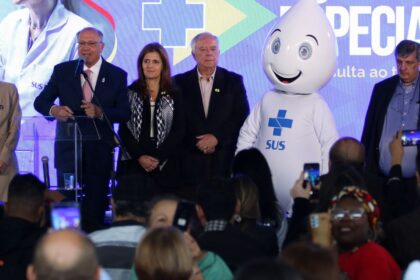 Equipamentos para tratamento do câncer são entregues para seis cidades