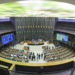 Especialistas veem manobra jurídica em decisão da Câmara sobre golpe