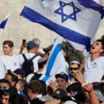 Extrema-direita confronta palestinos em marcha anual em Jerusalém