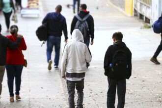 Frente fria deve derrubar temperaturas a partir desta terça-feira