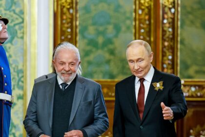Lula estimula Putin a se reunir com Zelensky pela paz