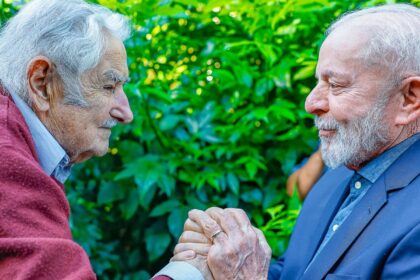 Lula participa de funeral do ex-presidente do Uruguai Pepe Mujica