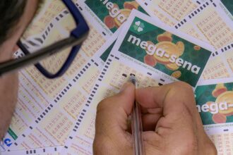 Ninguém acerta os números da Mega-Sena e prêmio vai para R$ 55 milhões