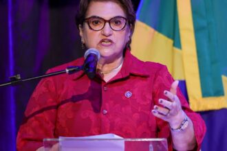 Posse da ministra das Mulheres vira ato de apoio à Marina Silva