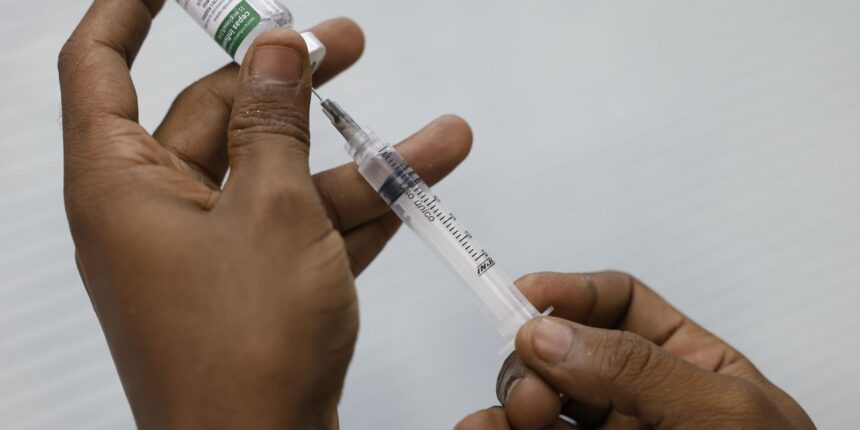 Rio retoma nesta quarta-feira vacinação atualizada contra covid-19