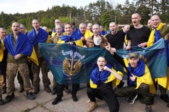 Rússia e Ucrânia libertam 390 prisioneiros cada em primeira troca