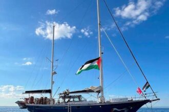Barco com ativistas está a 48 horas de Gaza com ajuda humanitária