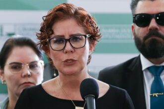 Câmara autoriza licença de 127 dias à deputada Carla Zambelli