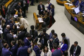 Congresso aprova usar emendas para salários de profissionais da saúde