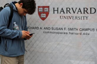 Departamento de Estado dos EUA retoma vistos de estudantes de Harvard