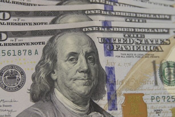 Dólar cai para R$ 5,49 com derrubada de alta do IOF e inflação menor