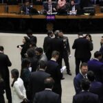 Governo ainda avalia se vai ao Supremo por IOF, diz AGU