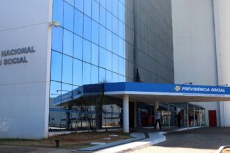 INSS: Justiça bloqueia R$ 2,8 bi de envolvidos em descontos ilegais