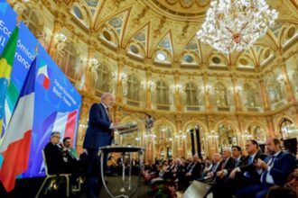 Lula defende metas para aumentar fluxo comercial entre Brasil e França