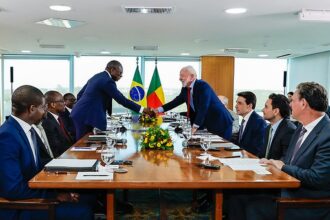 Lula e presidente do Benin discutem agricultura e conexão aérea