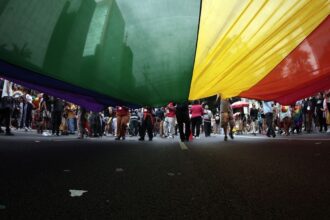 MPF quer suspender norma que limita tratamento para jovens trans