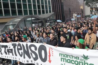 Marcha da Maconha reúne público contra repressão ao uso e legalização