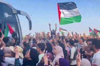 Milhares de ativistas marcham a Gaza para romper bloqueio de Israel