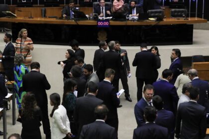 Plenário da Câmara derruba decreto de Lula sobre IOF